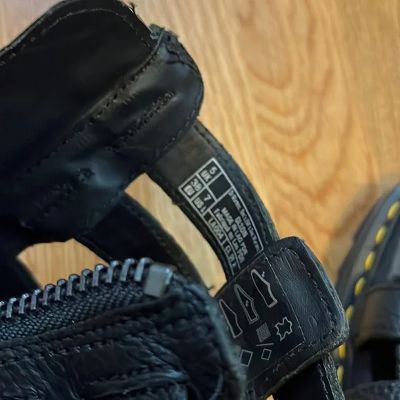 New Dr Marten Olson Sandals Black size 7 NEW - Picture 14 of 14